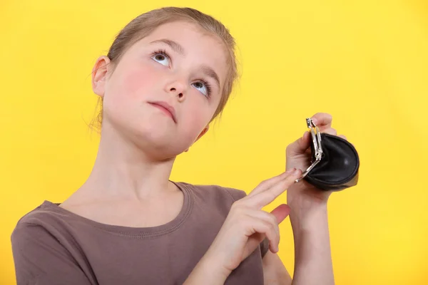 Menina desejosa com uma bolsa de moeda vazia — Fotografia de Stock