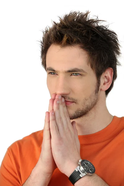 Mann betet — Stockfoto