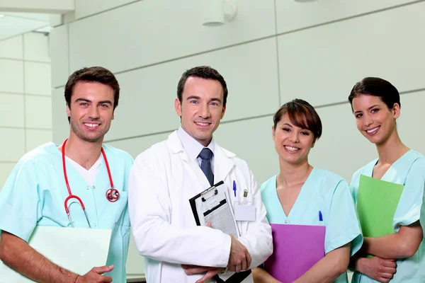 Médico e equipe de enfermagem — Fotografia de Stock