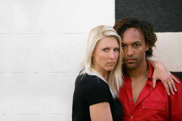 Portrait d'un couple interracial — Photo