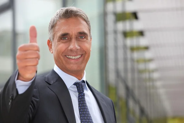 Successful businessman outside building — Stock Photo, Image