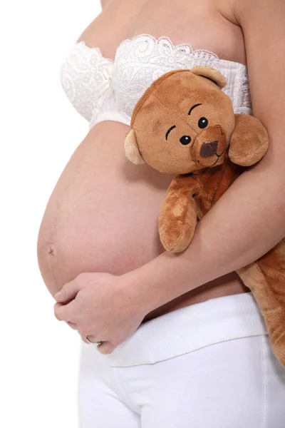 Donna incinta che tiene un orsacchiotto — Foto Stock