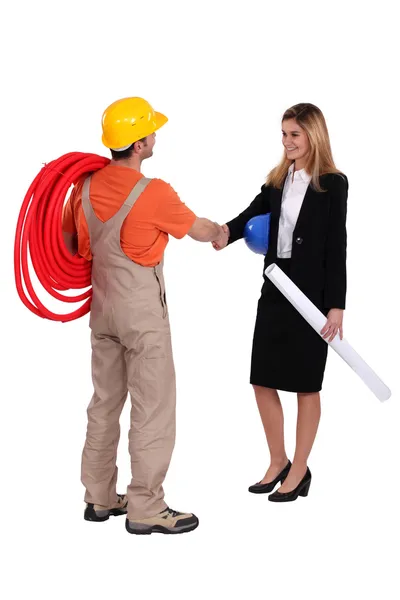 Architect and worker shaking hands — Stock Photo, Image