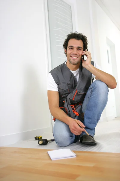 Worker speaking to his supplier — Stock Photo, Image