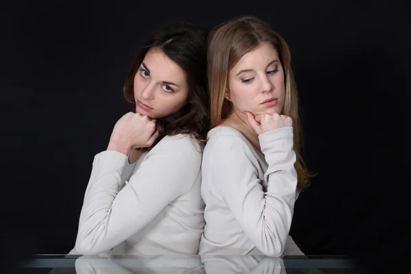 Dospívající dívky mají hádku — Stock fotografie