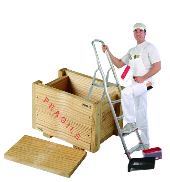 Levantamento de pintor em caixa de madeira — Fotografia de Stock