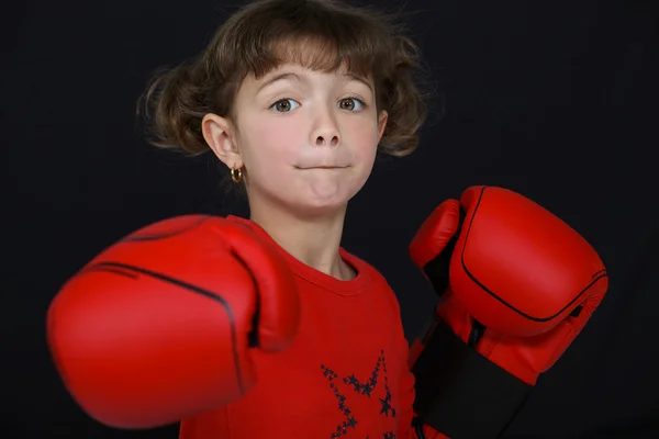 Маленька дівчинка, екіпірування для боксу — стокове фото