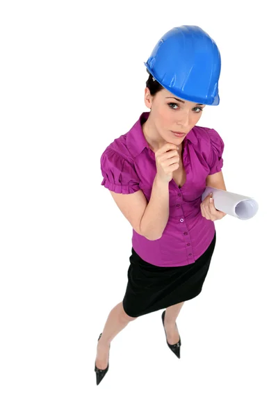 Töprengő nő építész — Stock Fotó