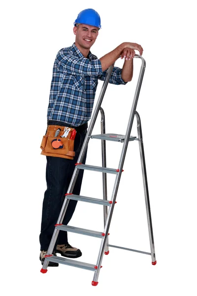 Trabalhador com uma escada rolante — Fotografia de Stock