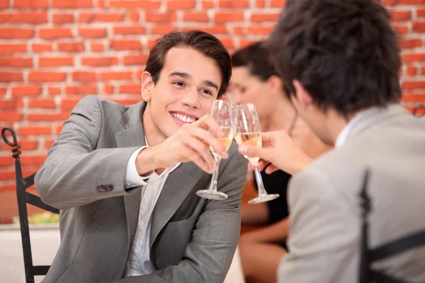 Two colleagues celebrating in restaurant — Stock Photo, Image