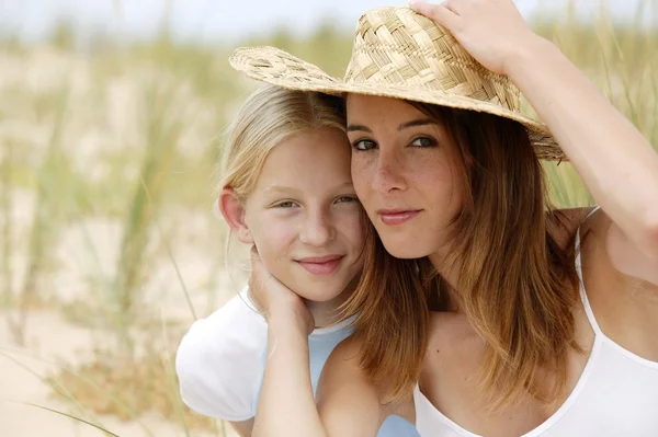 Young girl with her mother — Stock Photo, Image
