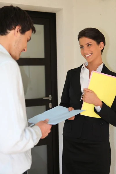 Smart woman giving contract to a man — Stock Photo, Image