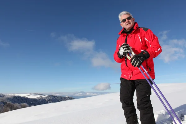 Senioren-Skifahren — Stockfoto