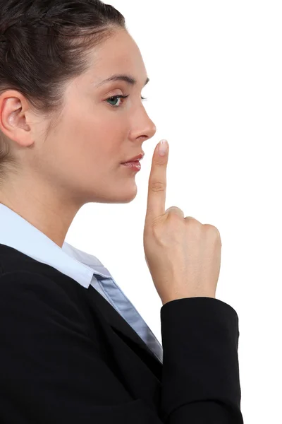 Geschäftsfrau setzt Zeichen für das Schweigen — Stockfoto