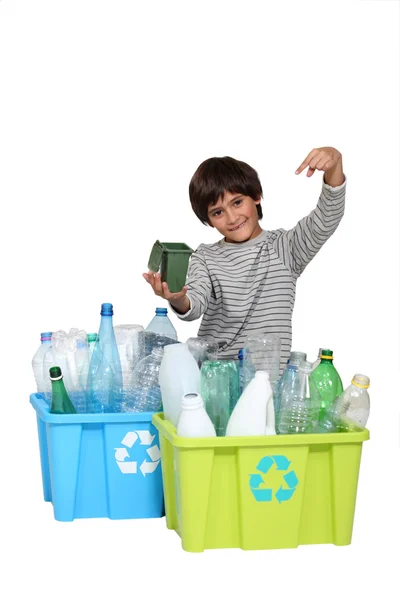 Een jong geitje bevordering van recycling. — Stockfoto