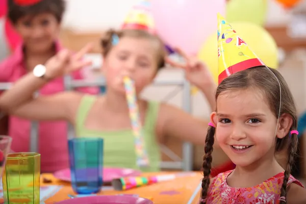 Pequena festa de aniversário menina — Fotografia de Stock