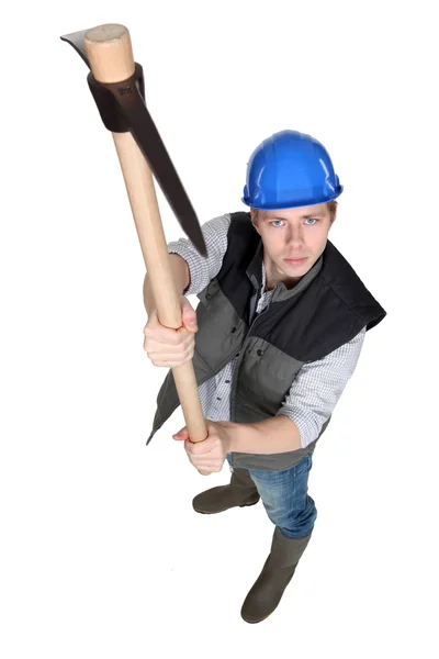 Homem posando com machado — Fotografia de Stock