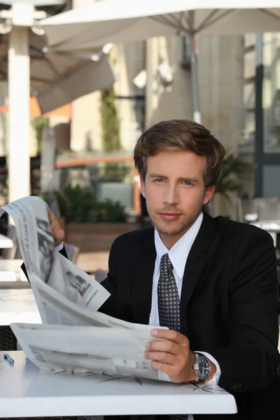 Portret van een jonge zakenman — Stockfoto