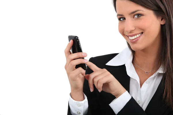 Affärskvinna med mobiltelefon — Stockfoto