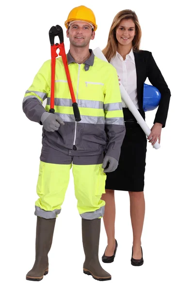 Handwerker und Geschäftsfrau posieren gemeinsam — Stockfoto