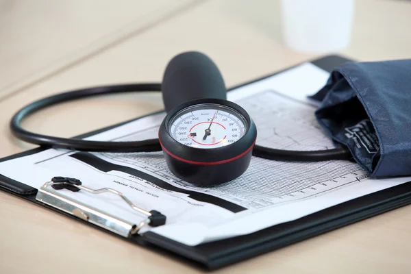 Equipamento de pressão arterial — Fotografia de Stock