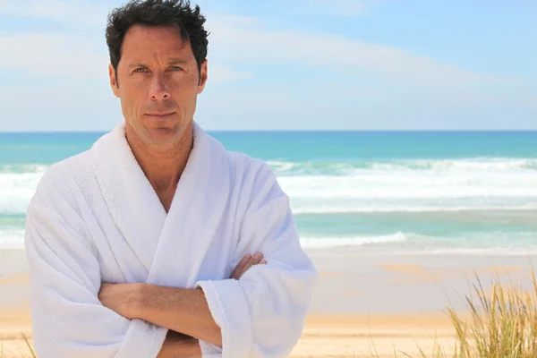 Hombre en la playa — Foto de Stock