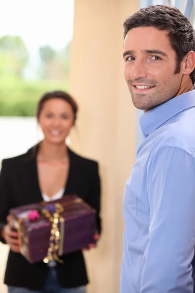 Woman receiving gift from boyfriend — Stock Photo, Image