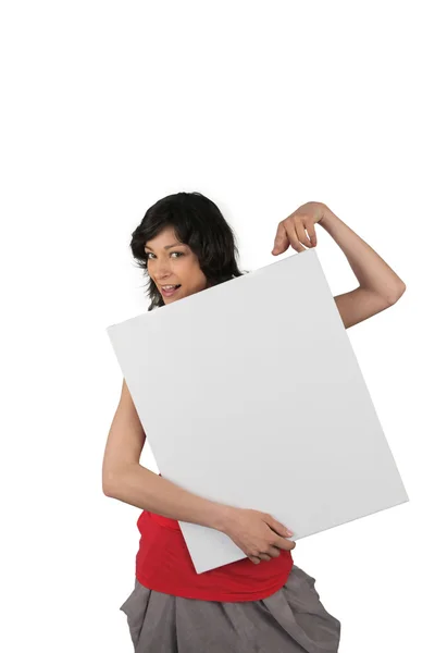Mulher com painel de publicidade em branco — Fotografia de Stock