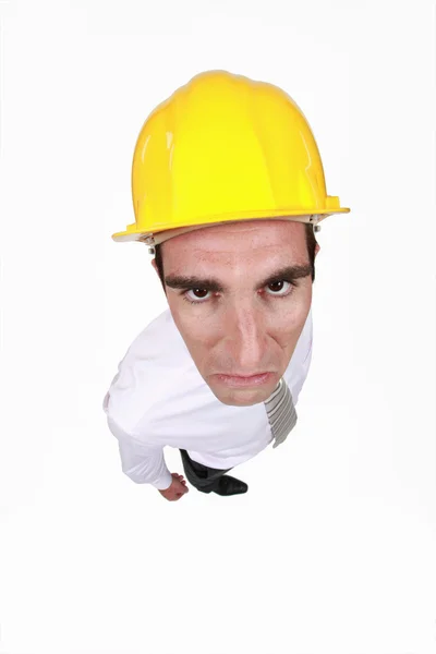 Homem de negócios irritado usando um capacete — Fotografia de Stock