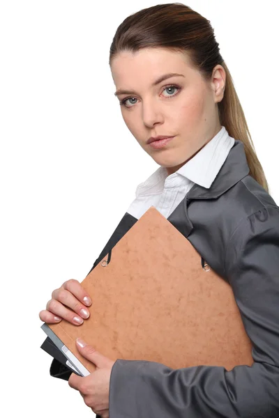 Young businesswoman holding folder — Stockfoto