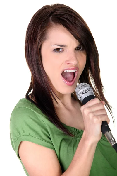 Brunetka kobieta śpiewa — Zdjęcie stockowe