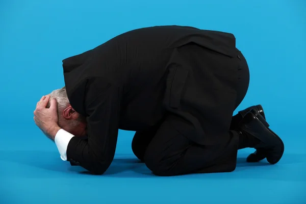 Businessman huddled on the floor — Stock Photo, Image