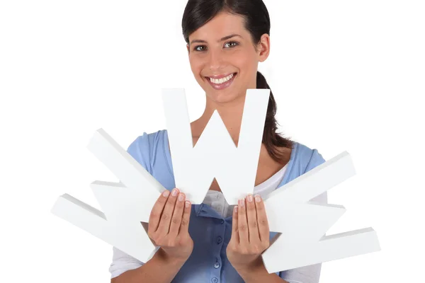 Mujer sosteniendo las letras WWW — Foto de Stock