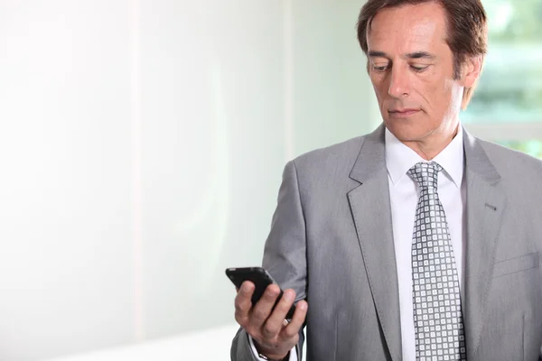 Businessman texting — Stock Photo, Image