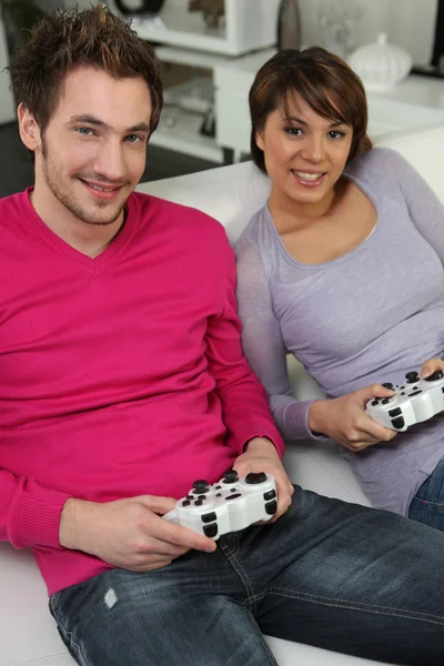Para grająca w gry wideo — Zdjęcie stockowe