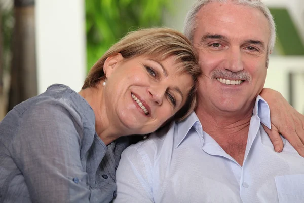 Ouder paar verliefd — Stockfoto