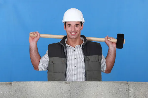Builder with a sledgehammer — Stock Photo, Image
