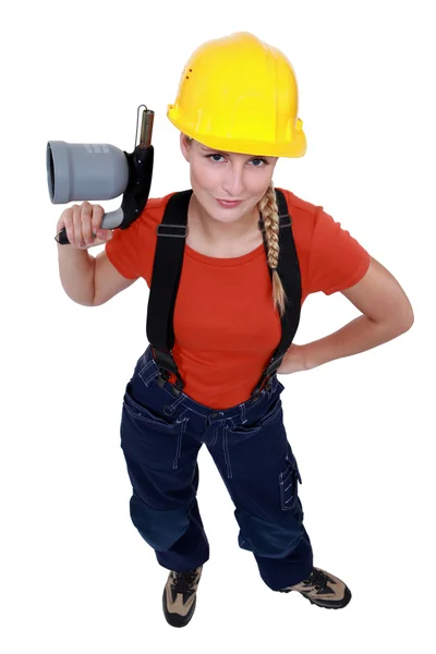 Женщина-рабочий держит паяльную лампу — стоковое фото