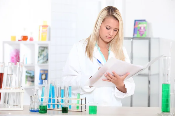 Estudiante de ciencias — Foto de Stock