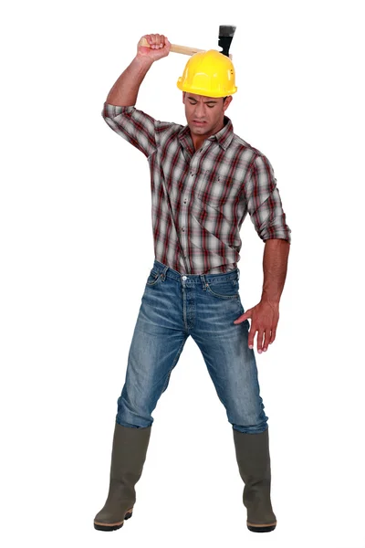 Laborer using an ax — Stock Photo, Image