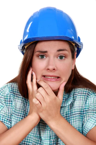 Indecisive woman in a hardhat — Stock Photo, Image