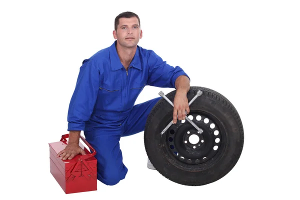 Mechanic with wheel — Stock Photo, Image