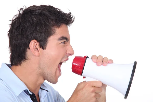Człowiek krzyczący do megafon — Zdjęcie stockowe