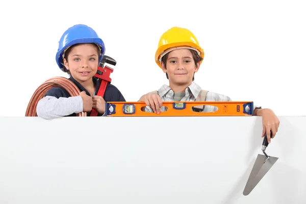 Crianças vestidas como trabalhadores da construção — Fotografia de Stock