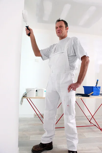 Bir oda beyaz boyama dekoratör — Stok fotoğraf