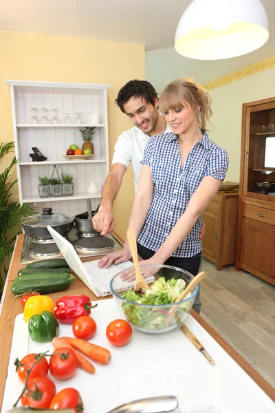 Duo in the kitchen — Stock Photo, Image