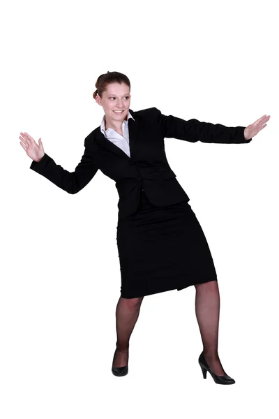 Frau im Anzug tanzt — Stockfoto