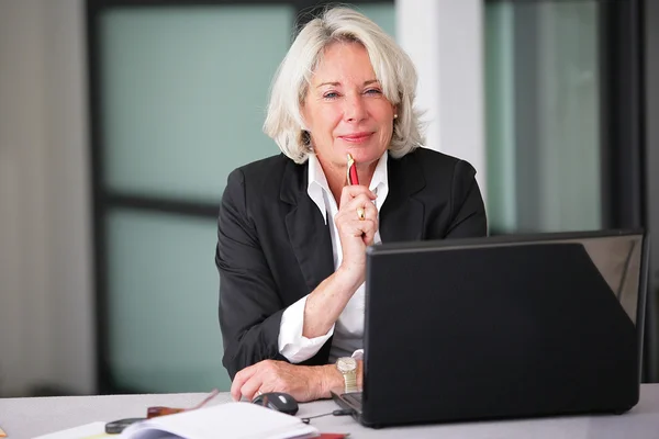 An experienced businesswoman — Stock Photo, Image