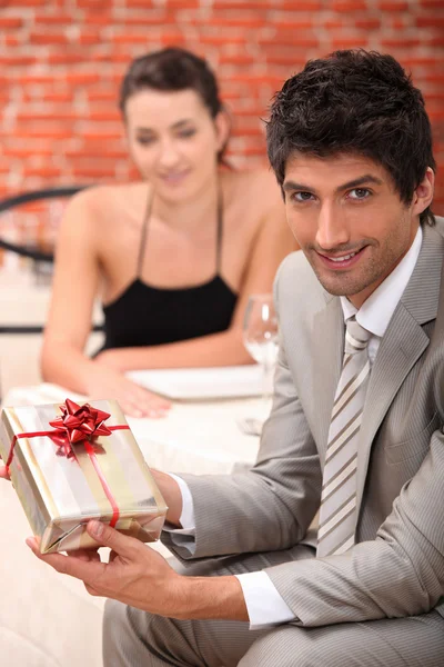 Portrait of a young man with present — Stock Photo, Image