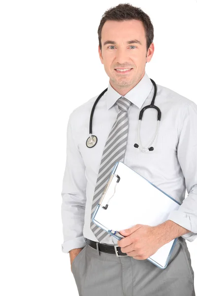 Médico masculino segurando resultados pacientes — Fotografia de Stock